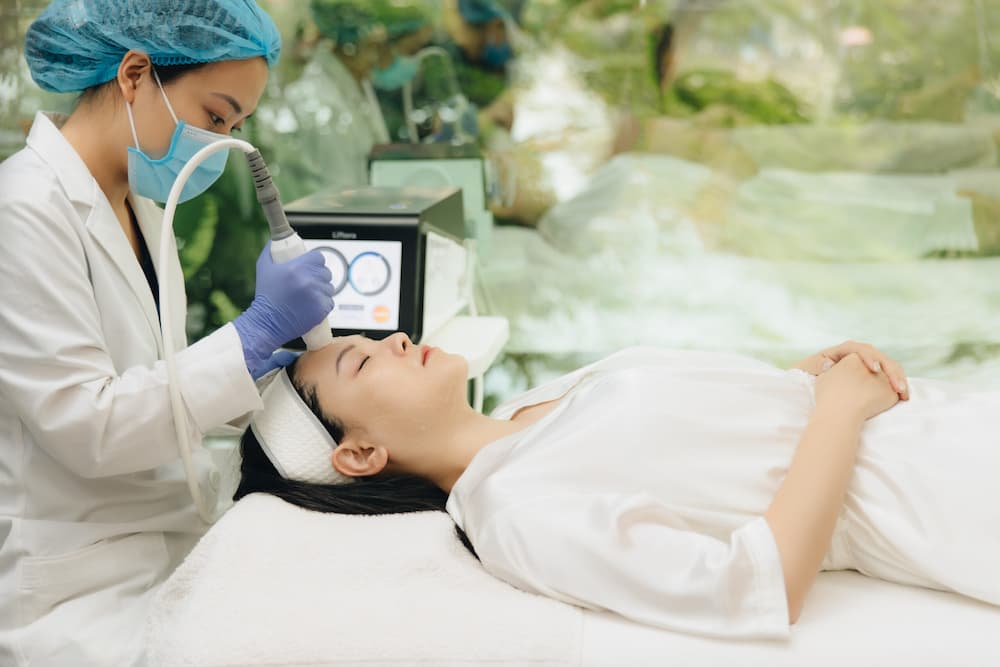 Máy nâng cơ tại Thẩm mỹ viện giúp chăm sóc da chuyên sâu